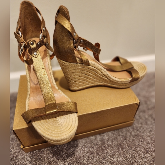 VC by Vince Camuto metallic platform shoes - Picture 2 of 15